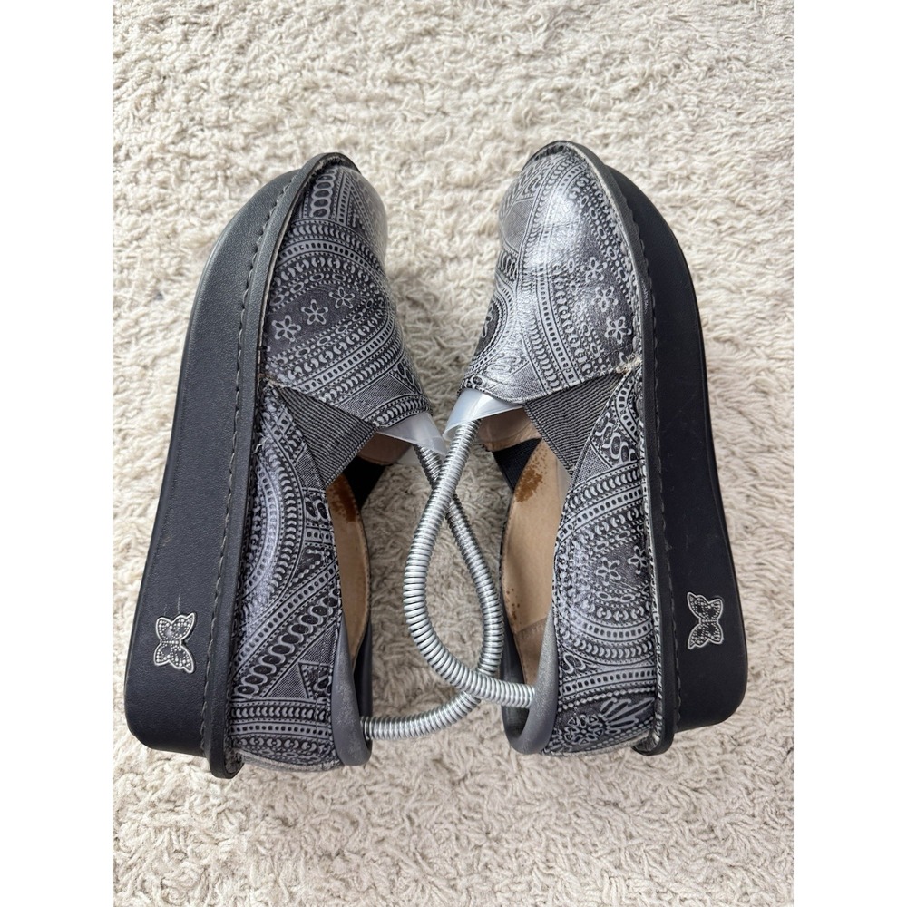Alegria Debra Gray Tooled Paisley Slip On Comfort Nursing Shoes Euro 39 US 8-8.5 - Picture 8 of 13